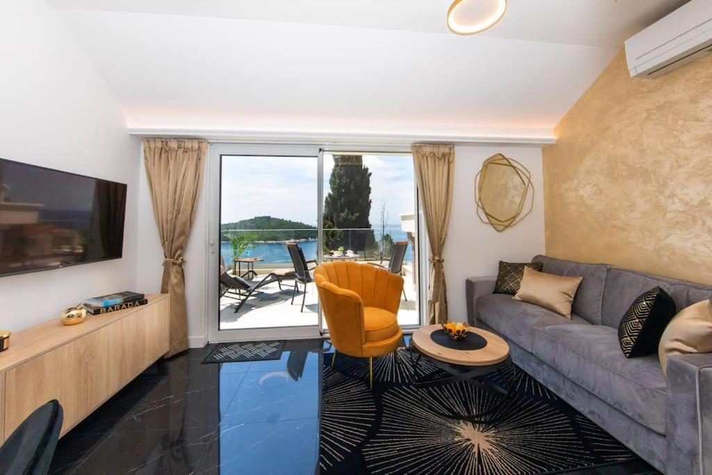 Apartment Golden Fantasy