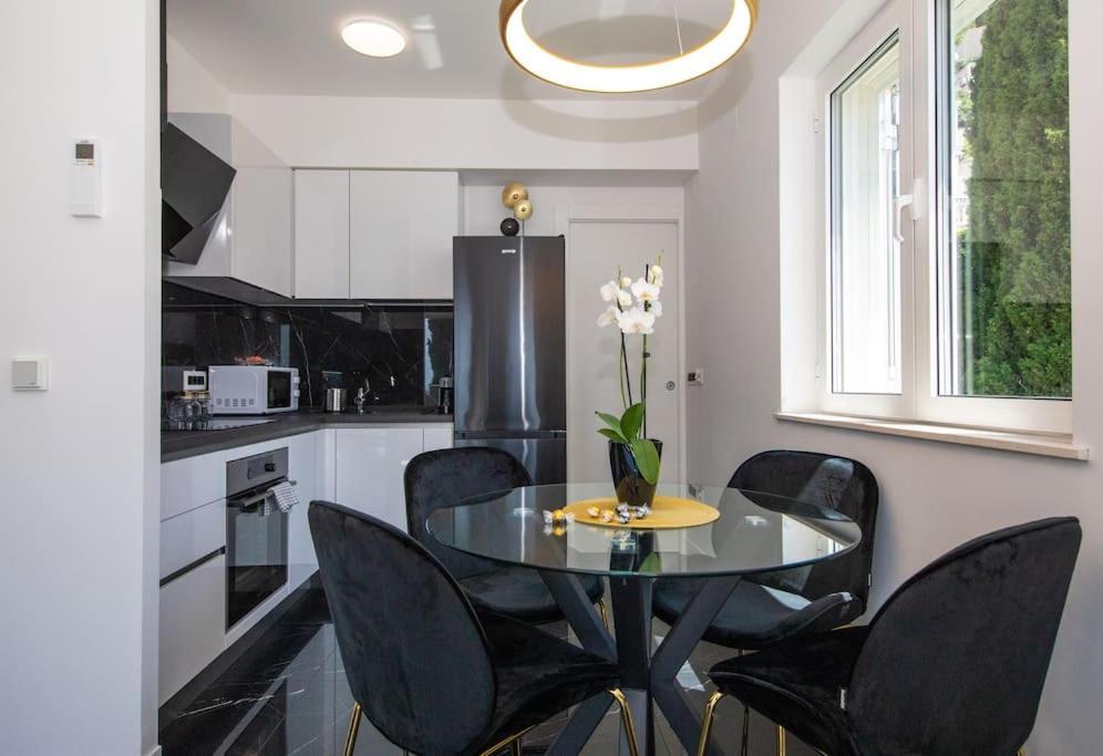 Golden Fantasy Apartment
